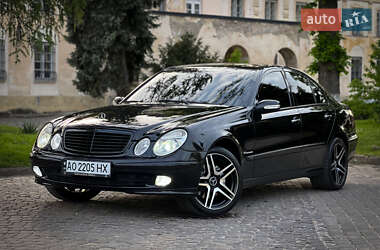 Седан Mercedes-Benz E-Class 2004 в Жовкві