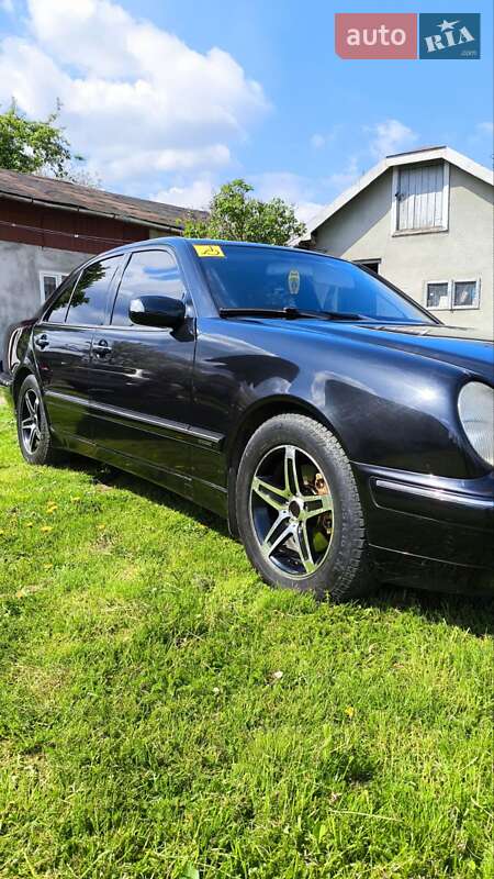 Седан Mercedes-Benz E-Class 2001 в Бориславе