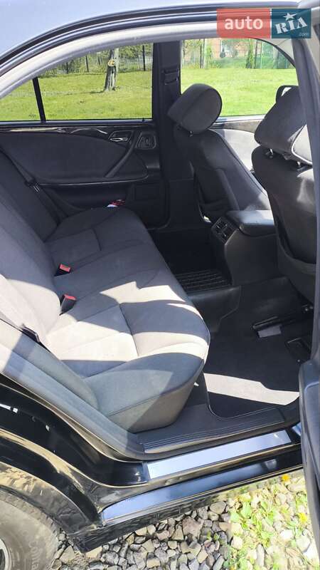 Седан Mercedes-Benz E-Class 2001 в Бориславе