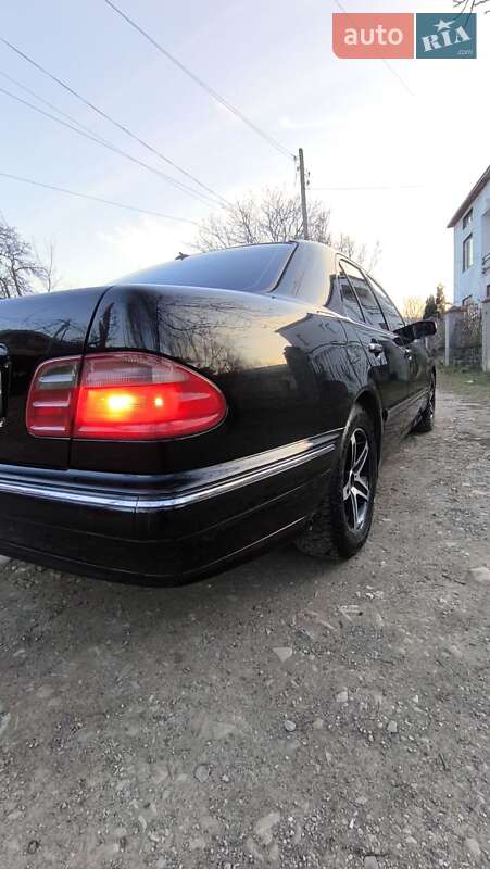 Седан Mercedes-Benz E-Class 2001 в Бориславе