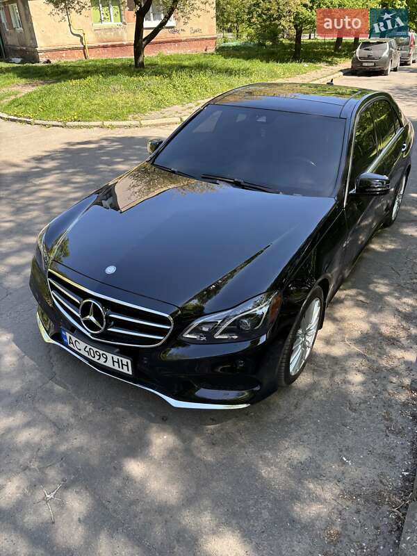 Седан Mercedes-Benz E-Class 2015 в Нововолынске