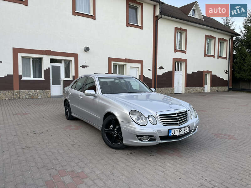 Седан Mercedes-Benz E-Class 2008 в 