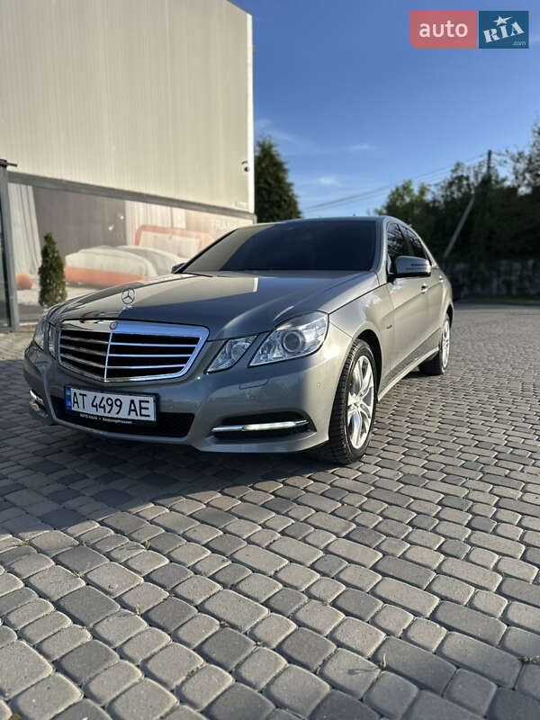 Седан Mercedes-Benz E-Class 2011 в 