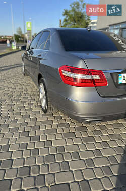 Седан Mercedes-Benz E-Class 2011 в 