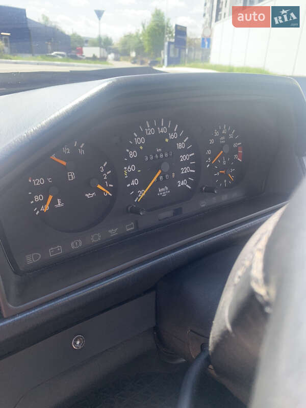 Седан Mercedes-Benz E-Class 1987 в Львові