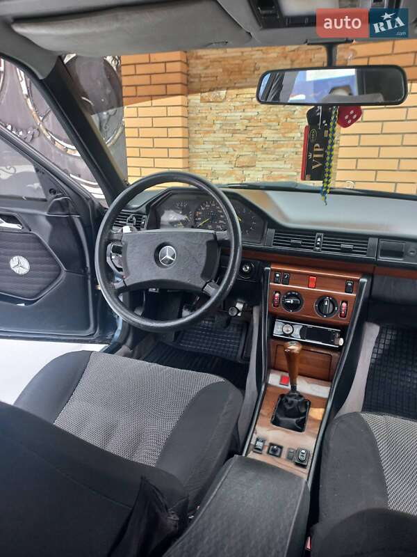 Седан Mercedes-Benz E-Class 1988 в Киеве