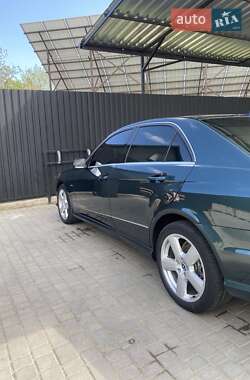 Седан Mercedes-Benz E-Class 2010 в 