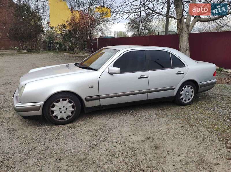 Седан Mercedes-Benz E-Class 1997 в 