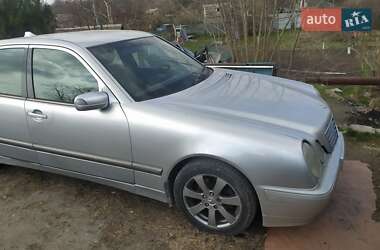 Седан Mercedes-Benz E-Class 2000 в Запоріжжі