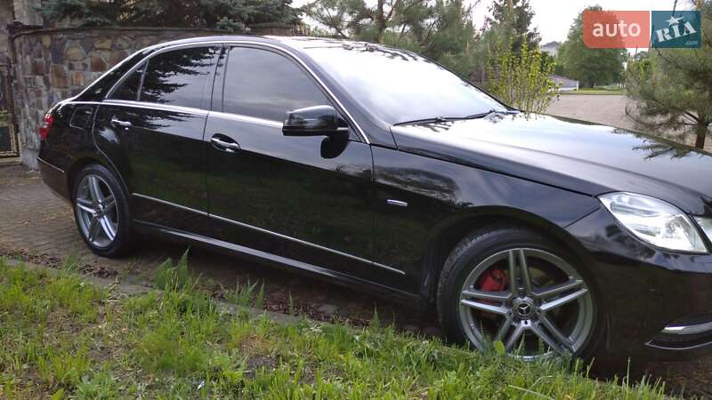 Седан Mercedes-Benz E-Class 2011 в Бродах