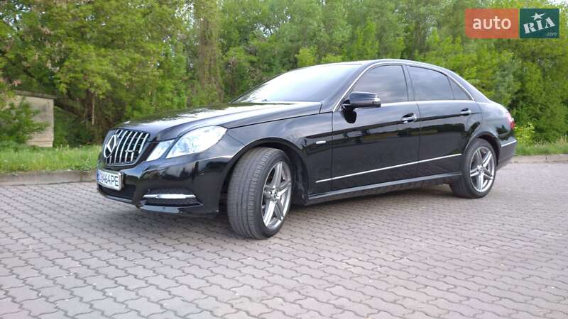 Седан Mercedes-Benz E-Class 2011 в Бродах