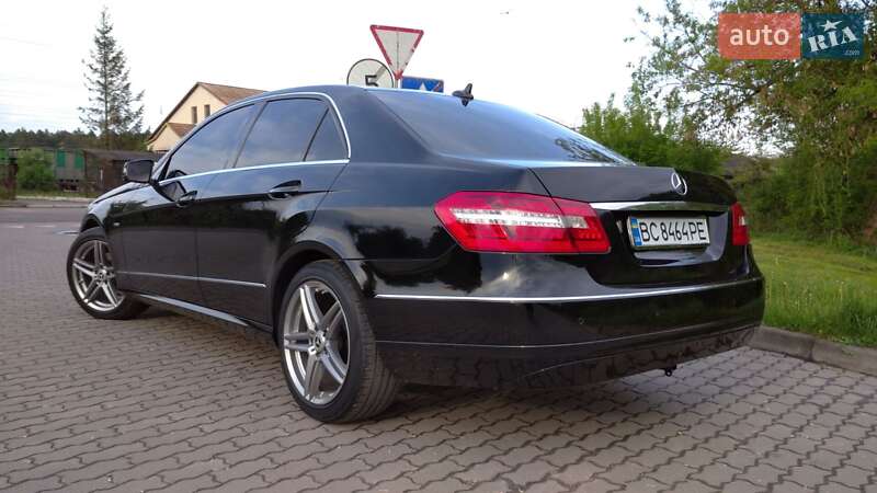 Седан Mercedes-Benz E-Class 2011 в Бродах