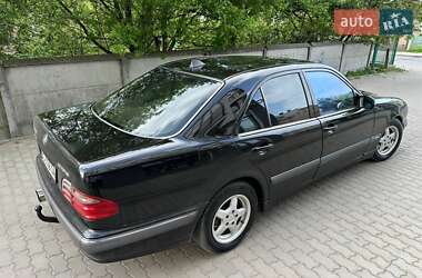 Седан Mercedes-Benz E-Class 2000 в 