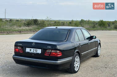 Седан Mercedes-Benz E-Class 2002 в 