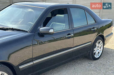 Седан Mercedes-Benz E-Class 2002 в 