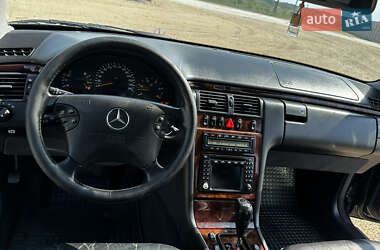 Седан Mercedes-Benz E-Class 2002 в 