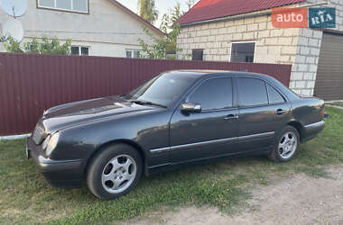 Седан Mercedes-Benz E-Class 2000 в 