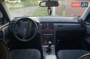 Седан Mercedes-Benz E-Class 2000 в 