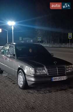 Седан Mercedes-Benz E-Class 1993 в 