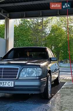 Седан Mercedes-Benz E-Class 1993 в 