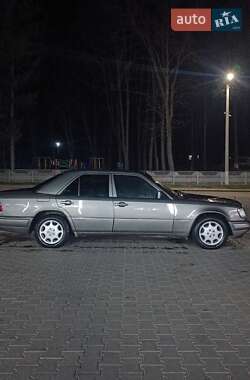 Седан Mercedes-Benz E-Class 1993 в 