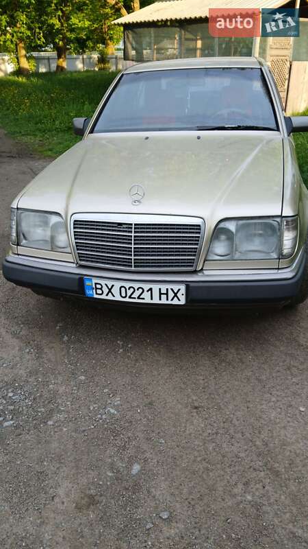 Седан Mercedes-Benz E-Class 1993 в 