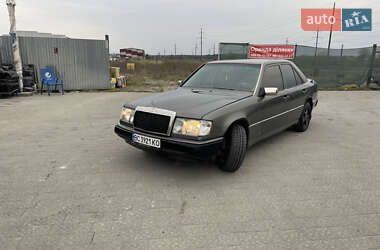 Седан Mercedes-Benz E-Class 1992 в Львове