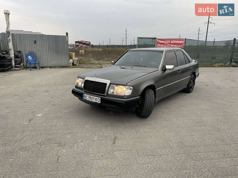 Седан Mercedes-Benz E-Class 1992 в Львове