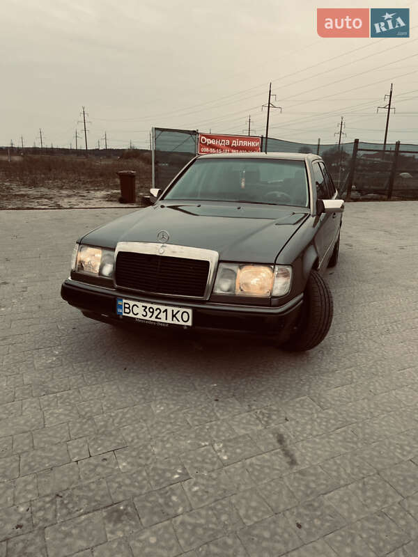 Седан Mercedes-Benz E-Class 1992 в Львове