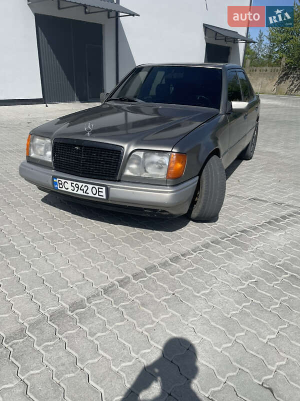 Mercedes-Benz E-Class 1992