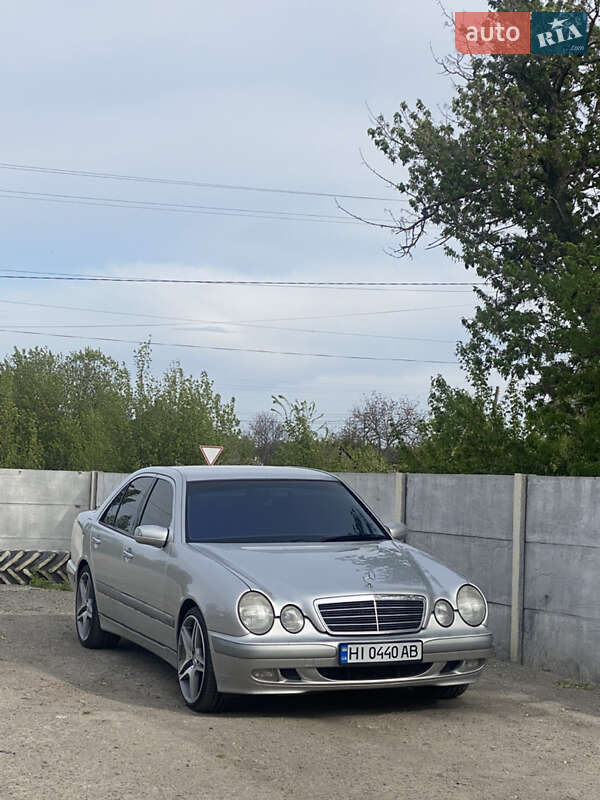 Седан Mercedes-Benz E-Class 2000 в Семенівці