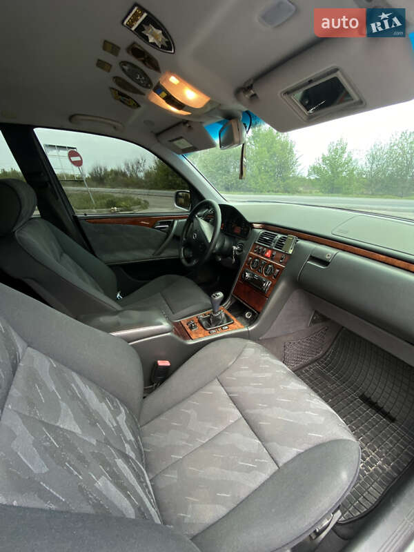 Седан Mercedes-Benz E-Class 2000 в Семенівці