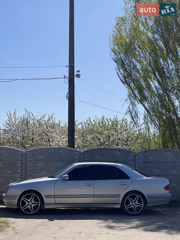 Седан Mercedes-Benz E-Class 2000 в Семенівці