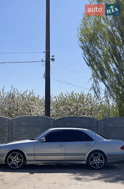 Седан Mercedes-Benz E-Class 2000 в 