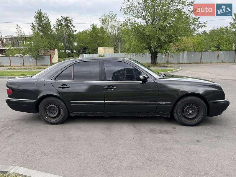 Седан Mercedes-Benz E-Class 1997 в Дніпрі