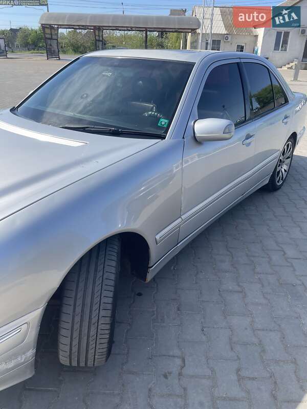 Седан Mercedes-Benz E-Class 2001 в Арцизові