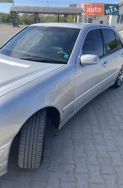 Седан Mercedes-Benz E-Class 2001 в 