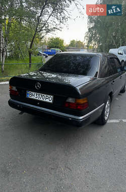 Седан Mercedes-Benz E-Class 1990 в 