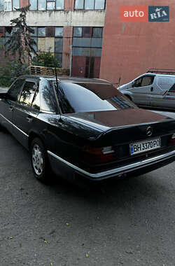 Седан Mercedes-Benz E-Class 1990 в 