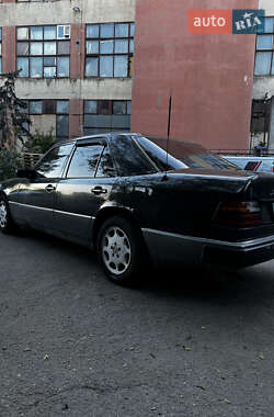 Седан Mercedes-Benz E-Class 1990 в 