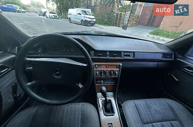 Седан Mercedes-Benz E-Class 1990 в 