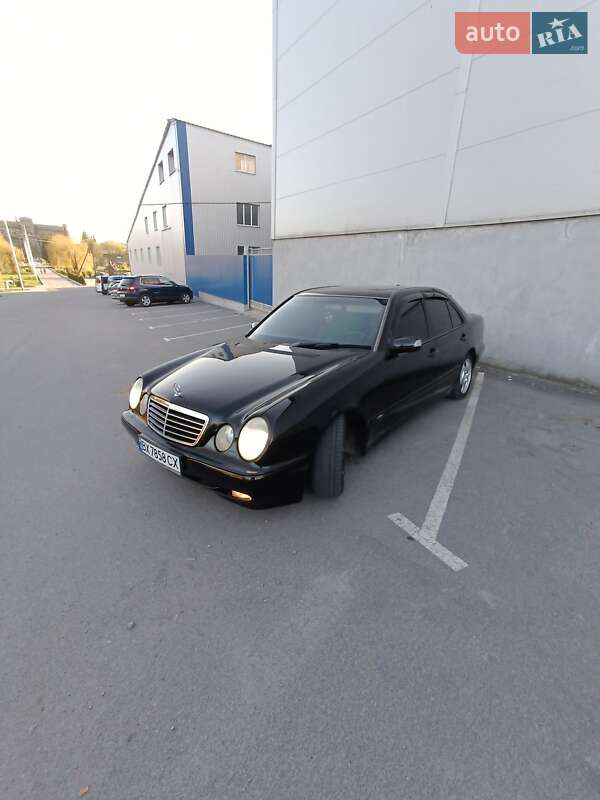 Седан Mercedes-Benz E-Class 2001 в Хмільнику