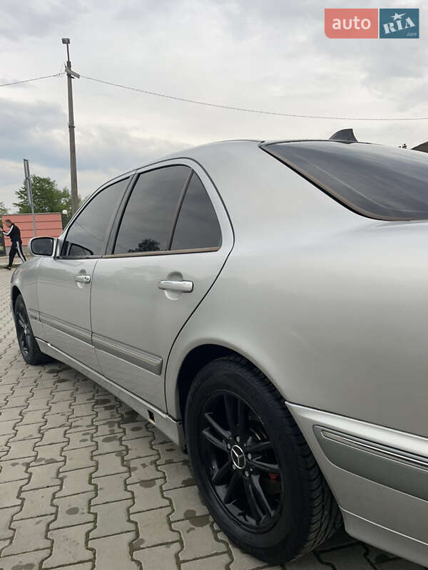 Седан Mercedes-Benz E-Class 2001 в Дрогобичі