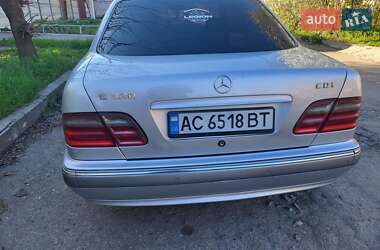 Седан Mercedes-Benz E-Class 2000 в 