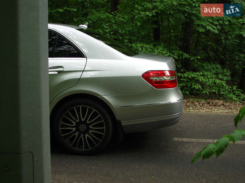 Седан Mercedes-Benz E-Class 2011 в Харькове