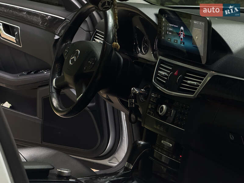 Седан Mercedes-Benz E-Class 2011 в Харькове