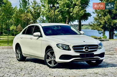 Седан Mercedes-Benz E-Class 2016 в 