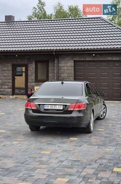 Седан Mercedes-Benz E-Class 2010 в 