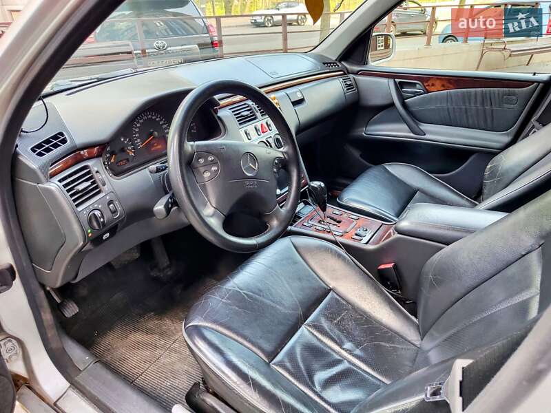 Седан Mercedes-Benz E-Class 2000 в Виннице