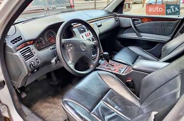 Седан Mercedes-Benz E-Class 2000 в 